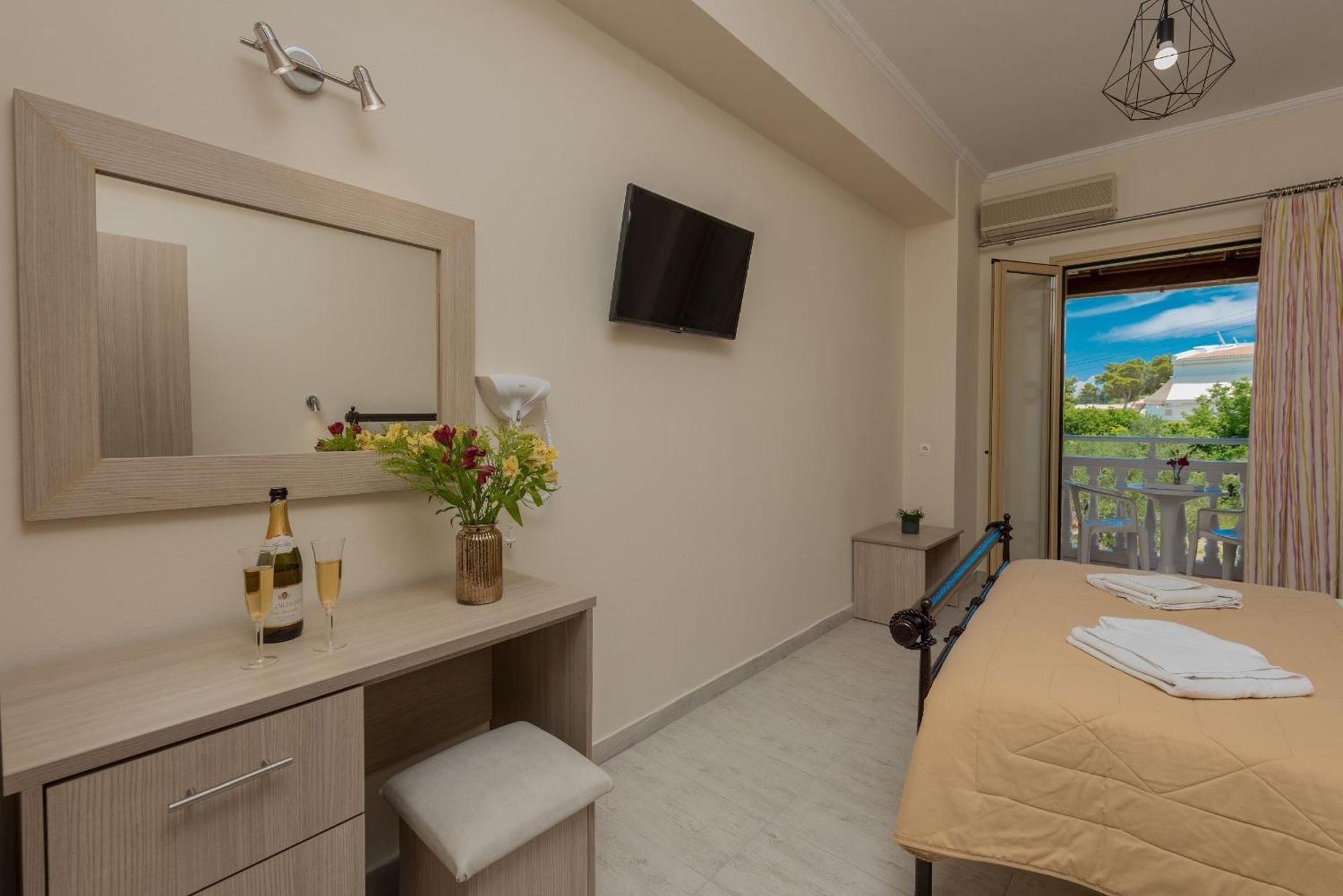 Costas Studios Аргаси Номер фото